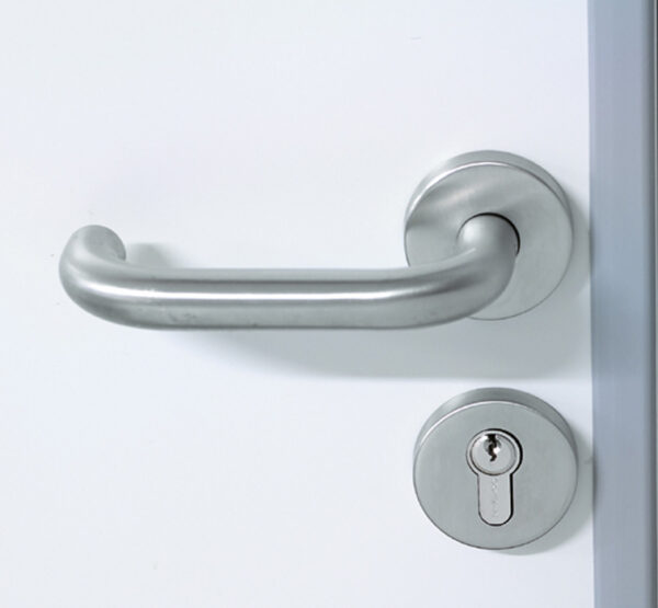 Puerta Pivotante semi aislada de servicio - Imagen 3